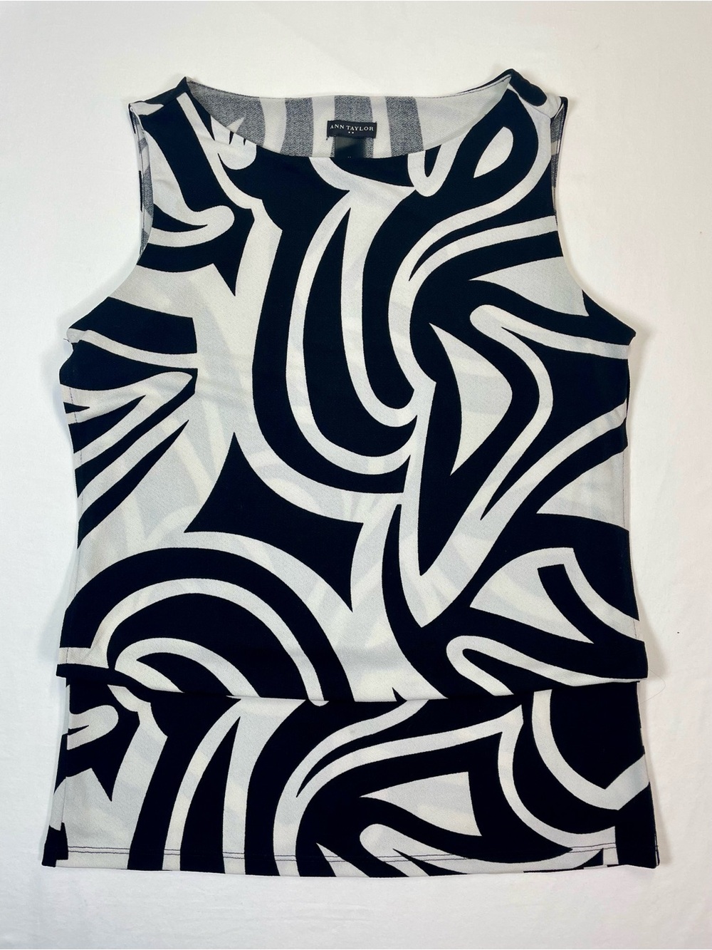 Ann Taylor Black & White Abstract Print Sleeveless Top Size Medium